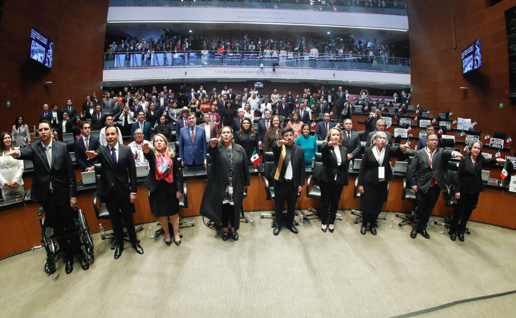 Nuevos ministros de la Corte y personas juzgadoras rinden protesta en el Senado mexicano