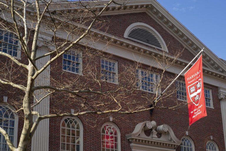 El Gobierno de Trump demanda a Harvard por "discriminar" a alumnos judíos e israelíes