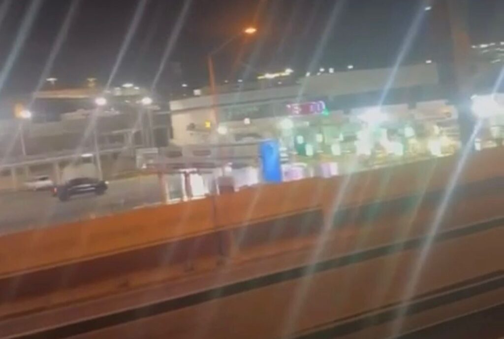 dfec53530c18452eb35bb5d1c38836f3