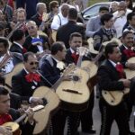 Autoridades liberan a jóvenes mariachis mexicanos retenidos por migración en Texas