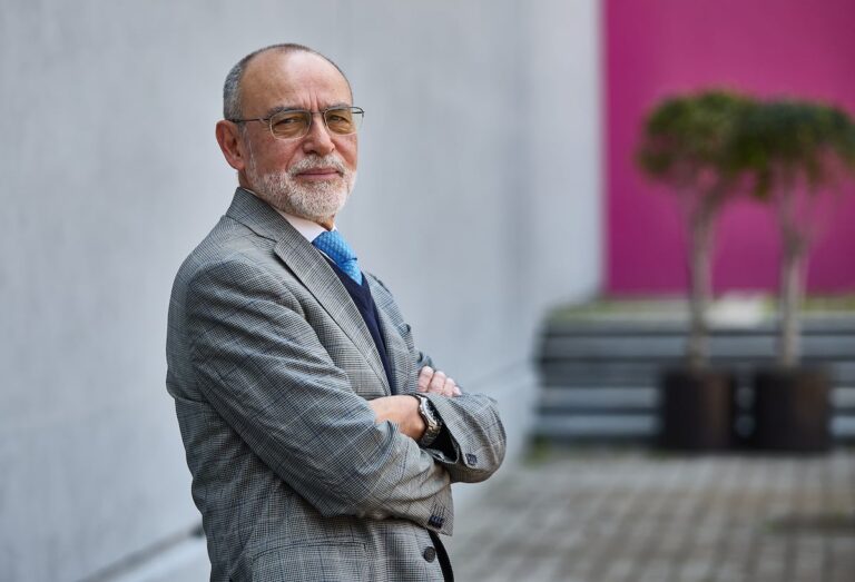 33e6a311a7bd4fe49d0b2ebe618588a6