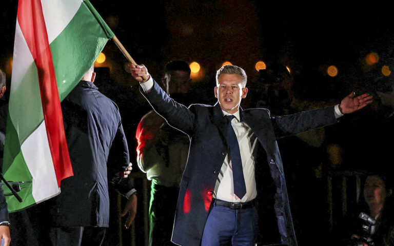 8e193a8edbf2402b8181cb3a23f87ab6